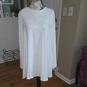 3/$20 Zenana Outfitters Classic White Long Sleeve Top With Pockets